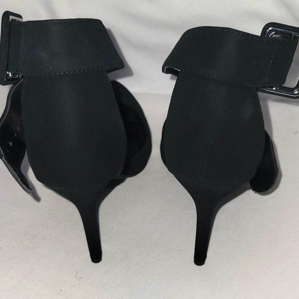 Anklestraps - Picture 4 of 5